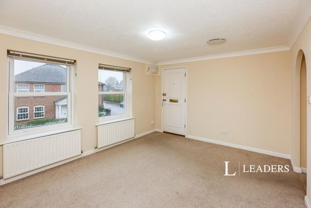 2 bedroom flat to rent - Photo 1