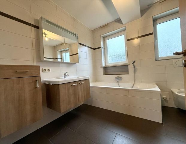 Ruhig gelegene 3-Zimmer-Wohnung mit Terrasse, Garten und Garage - Foto 1