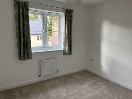 3 bedroom semi-detached house to rent - Photo 3