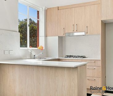 Recently Renovated, Ultra-Convenient Living in a Boutique Complex - Photo 3