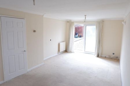 3 bedroom terraced house to rent - Photo 2