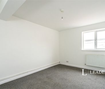 3 bedroom apartment to rent Park Parade, Havant, Hampshire, PO9 - Photo 3