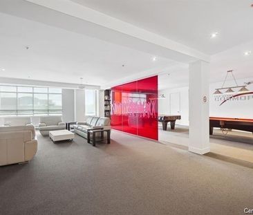 2160 Av. Terry Fox - Photo 1