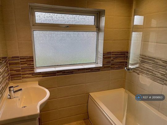 3 bedroom end of terrace house to rent - Photo 1