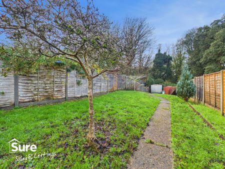 3 bedroom semi-detached house to rent - Photo 5