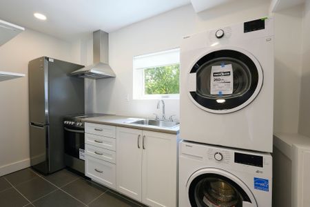 For Lease - 1995 Dundas Street, Toronto, Ontario - Photo 4