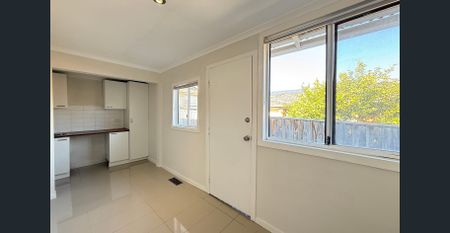 Spacious Three-Bedroom Gem in the Heart of Kew - Photo 5