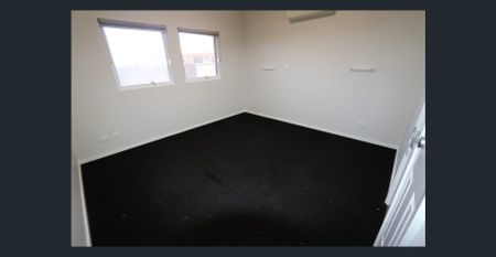 4 Bedroom 4 BATHROOM - Photo 2