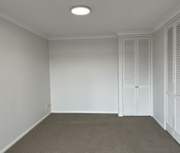 Large Modern 2 Bedroom Unit - Style&comma; Comfort and Location - Photo 4