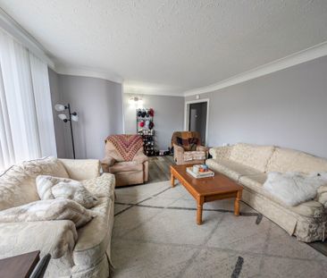 5-Bedroom House with Full In-Law Suite – St. Catharines! - Photo 2