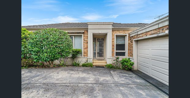 Three-Bedroom Single-Level Unit in Prime Location - Photo 1