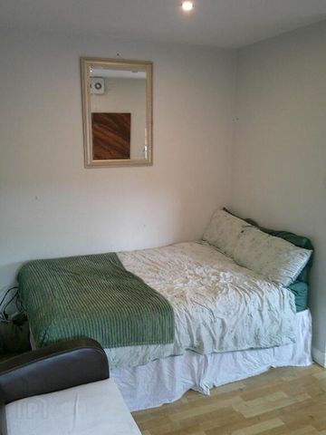 181 Lisburn Road APT 3, Tates Avenue, Belfast, BT9 7EJ - Photo 3