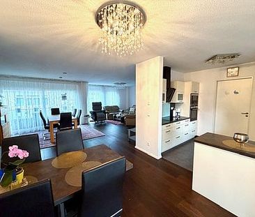 4-Zimmer-Stadtwohnung mit Aufzug, Einbauküche, 2 Balkone und Garage - Foto 1