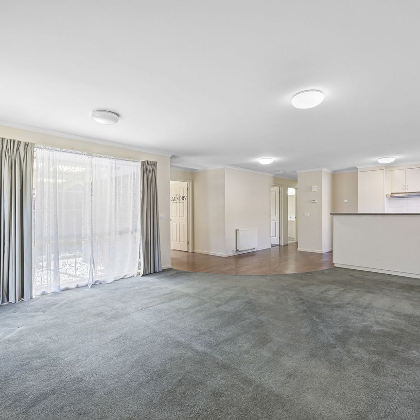 10 Jemacra Place, Mount Clear - Photo 1