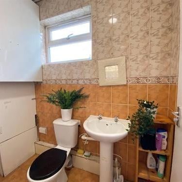 Room in a Shared Flat, Newham Way, E16 - Photo 1