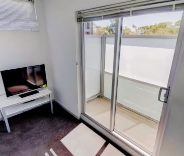 Medium 1 Bedroom with balcony style 2 - Photo 2