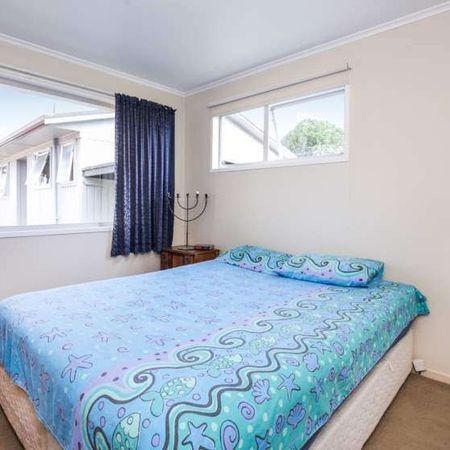 New Lynn . One Bedroom Freestanding townhouse - Photo 3