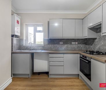 New River Crescent, London, N13 - Photo 3