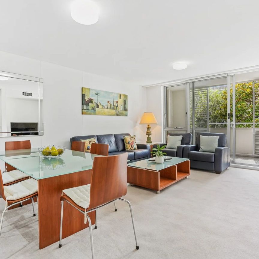 Mirvac Designer Apartment ** Available Now ** - Photo 1