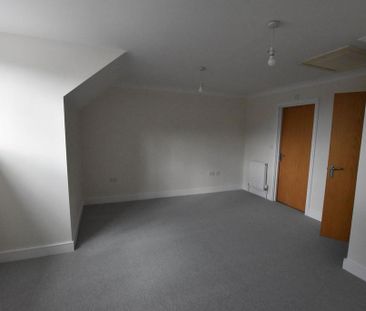 4 bedroom end of terrace house to rent - Photo 5