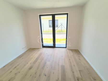 Pronájem bytu 4+kk 106 m2 - Fotografie 3