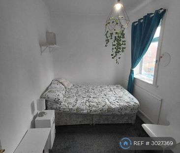 3 bedroom end of terrace house to rent - Photo 4