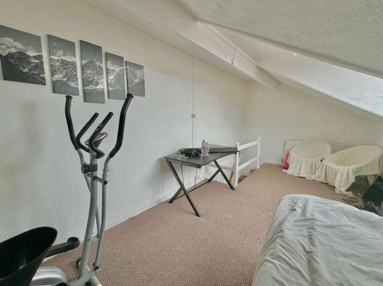 Woodview Terrace, Leeds, LS11 - Photo 1
