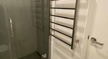 1 bedroom apartment with all day sun + views - Photo 3