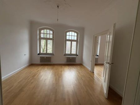 2-Zimmer Altbau mit Balkon zum Verlieben: Renoviert in Pempelfort! - Photo 2