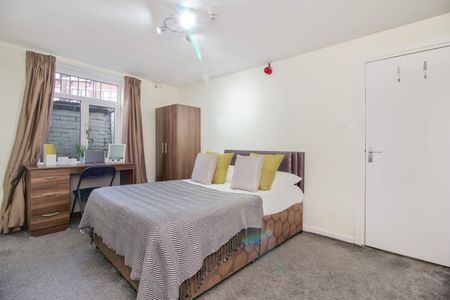 1 VICTORIA ROAD Leeds - LS6 1AS - Photo 4