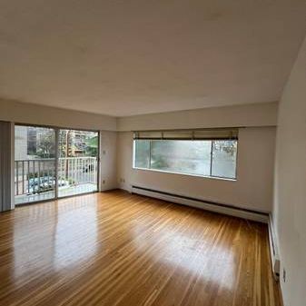 Large one bedroom top floor bright and quiet with large balcony Marpol - Photo 1