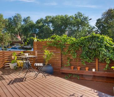 Stylish & Comfortable 2-Bed Home in a Highly Convenient Location - Photo 5