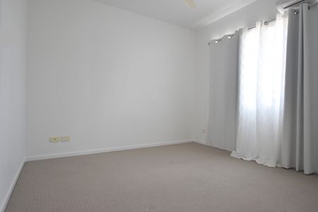 SUPERIOR & STYLISH EXECUTIVE HOME WITH IMPRESSIVE EXTRAS - Photo 4