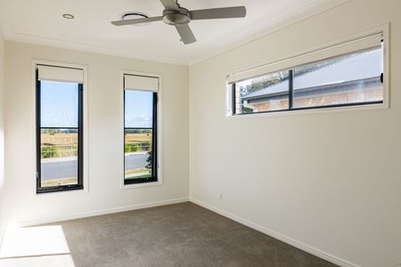 LARGE HOME WITH COUNTRY A OUTLOOK - ACCESS VIA ELK HORN PARADE - Photo 3