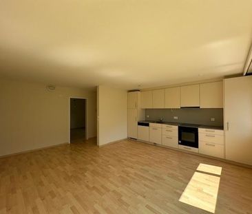 Helle und moderne 2.5-Zimmer-Wohnung mit Garten und Sitzplatz - Photo 2