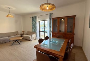 Excellent 1 bedroom flat with generous areas well located in Albufeira.