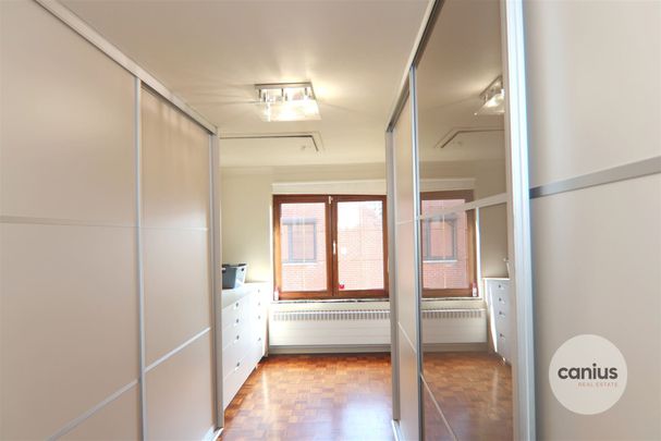 GOED ONDERHOUDEN WONING MET 2 SLAAPKAMERS + DRESSING EN ONDERHOUDSVRIENDELIJKE TUIN - Photo 1