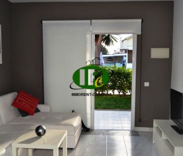 Bungalow mit 1 Schlafzimmer auf 2 Ebenen. Geschlossene geflieste Te... - Photo 1