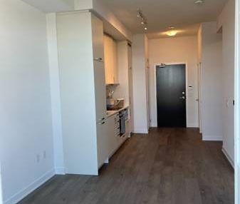 1 bedroom + big den condo; parking available (walk to subway) - Photo 4