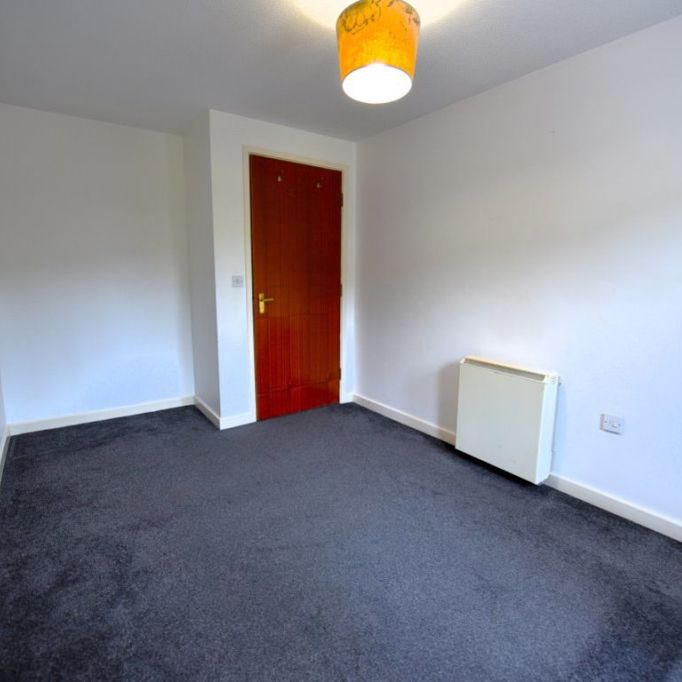 2 bedroom Flat in Flat 10, Leeds - Photo 1