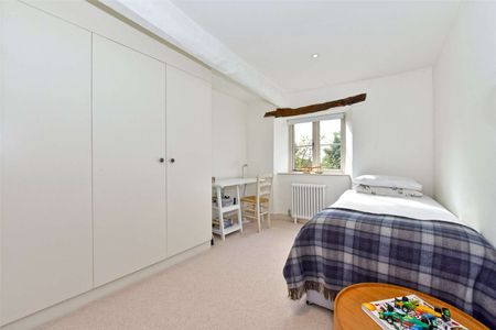 Three bedroom property situated on the edge of the wonderful Cotswold village of Ampney Crucis. - Photo 5