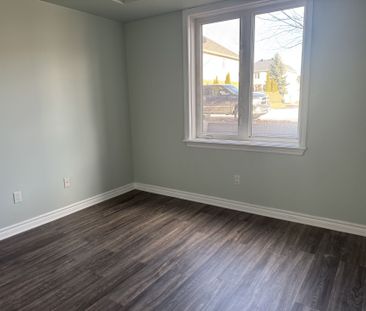 For Lease - 190 Hornchurch Lane Unit# B, Barrhaven, Ontario - Photo 3