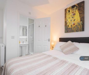 1 bedroom in a house share to rent - Photo 4