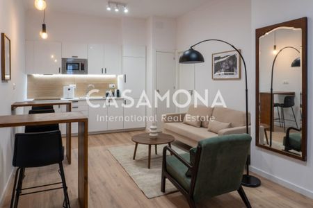 Co-Living Room With Private Bathroom Perfectly Located on La Rambla - Photo 3