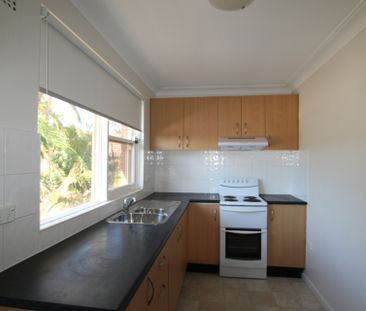 Modern Top Floor 2 Bedroom Apartment - Photo 2