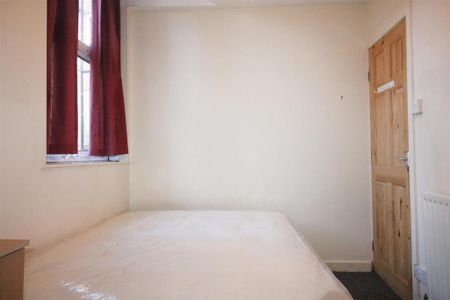 4 bedroom flat to rent - Photo 5
