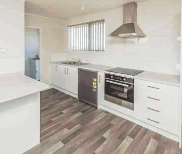 CASTLECLIFF - 3 BEDROOMS - Photo 3