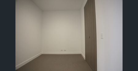 Stunning apartment in Melbourne 1 Bedroom with 1 Study - Photo 3