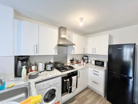 1 bedroom in a house share to rent - Photo 4