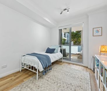 Whisper quiet light filled apartment in prime location - Photo 3